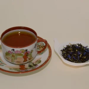 Earl Grey Bluestar musta tee on parannettu versio maailman tunnetuimmasta maustetusta mustasta teestä. Alkuperäisen reseptin mukainen sekoitus Assam ja Ceylon teetä maustettuna aidolla bergamottiöljyllä ja ruiskaunokin terälehdillä. Täyteläinen musta tee sopii mainiosti aamuun.